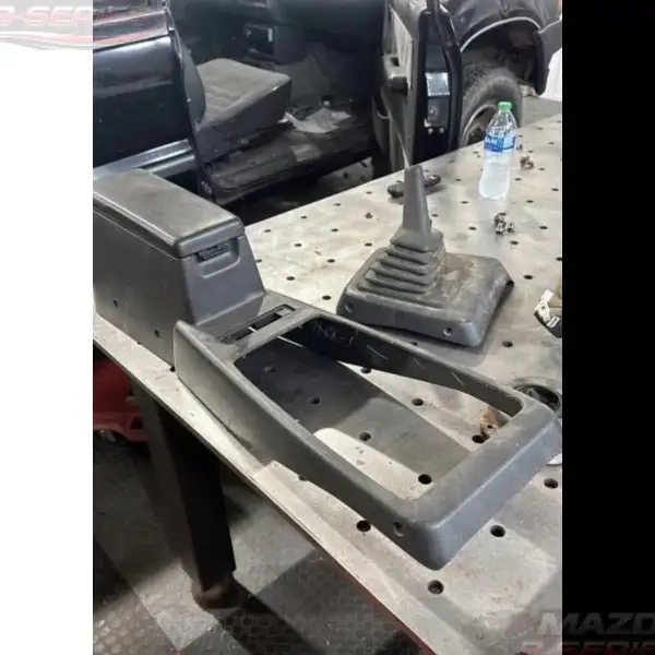 Center console b2600i 4x4 with piecean shif